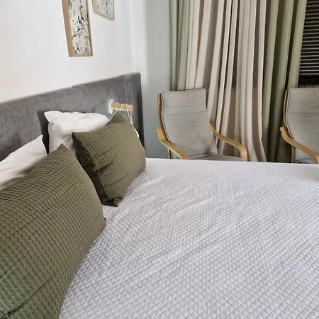 بيت شباب Old Village