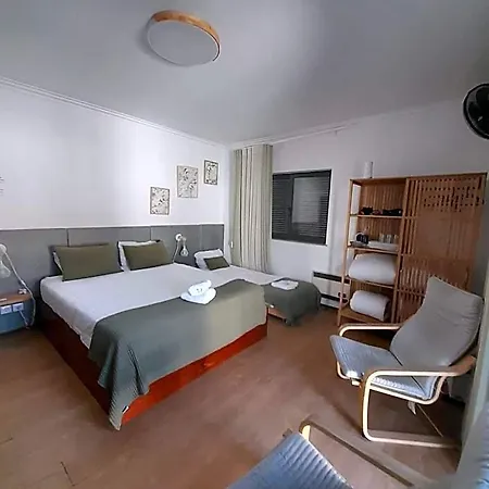 Old Village Hostel *