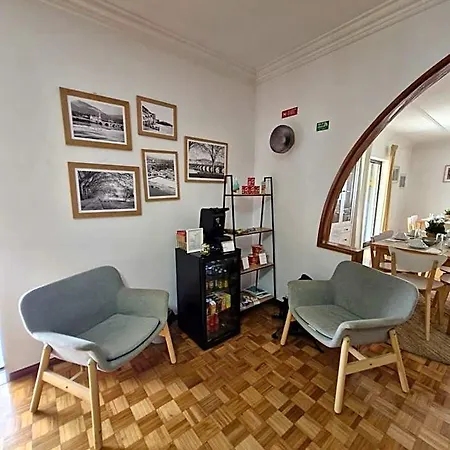 Old Village Hostel *