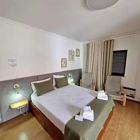 Old Village Hostel *